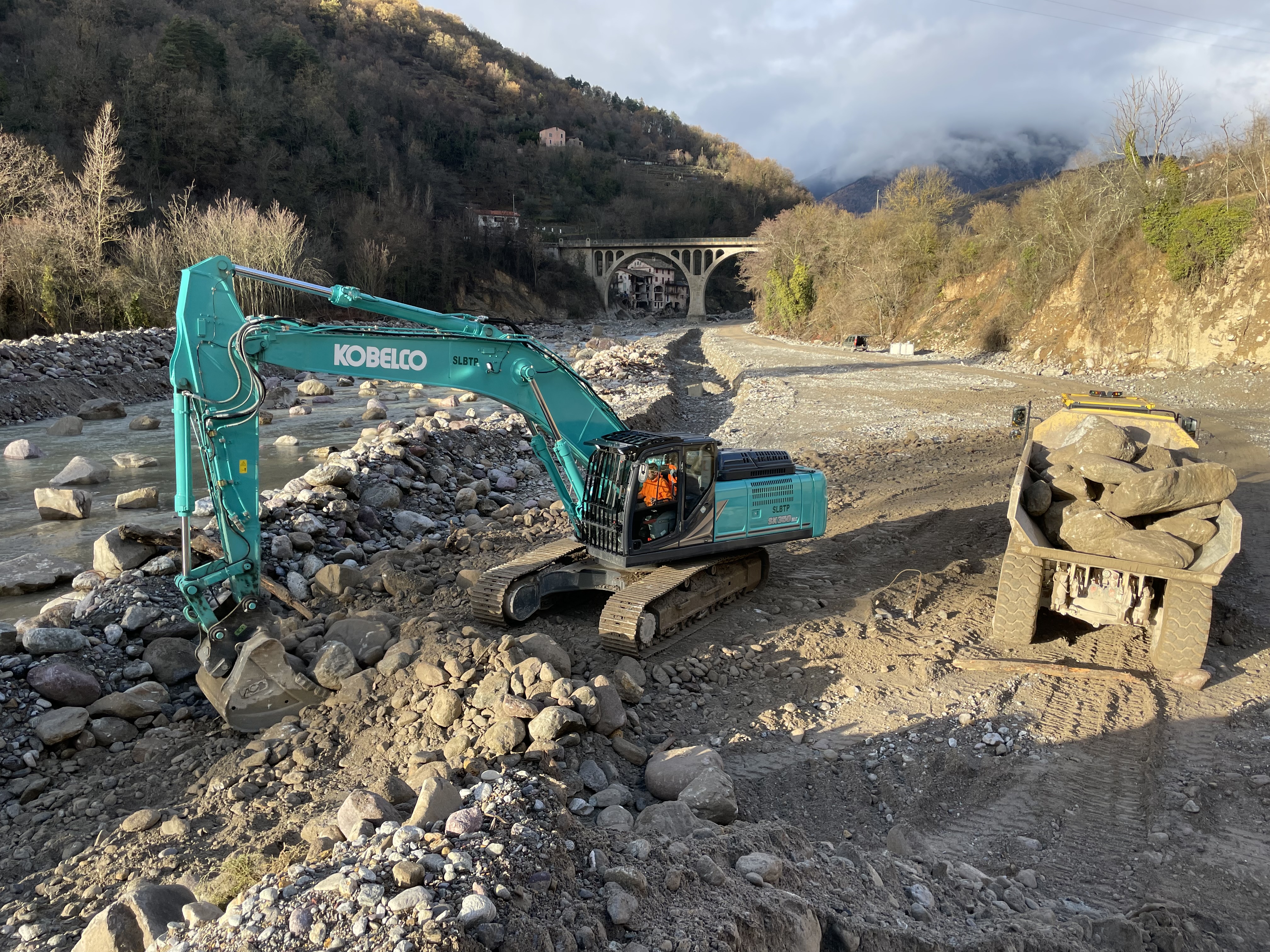 SK350LC travail en carrière