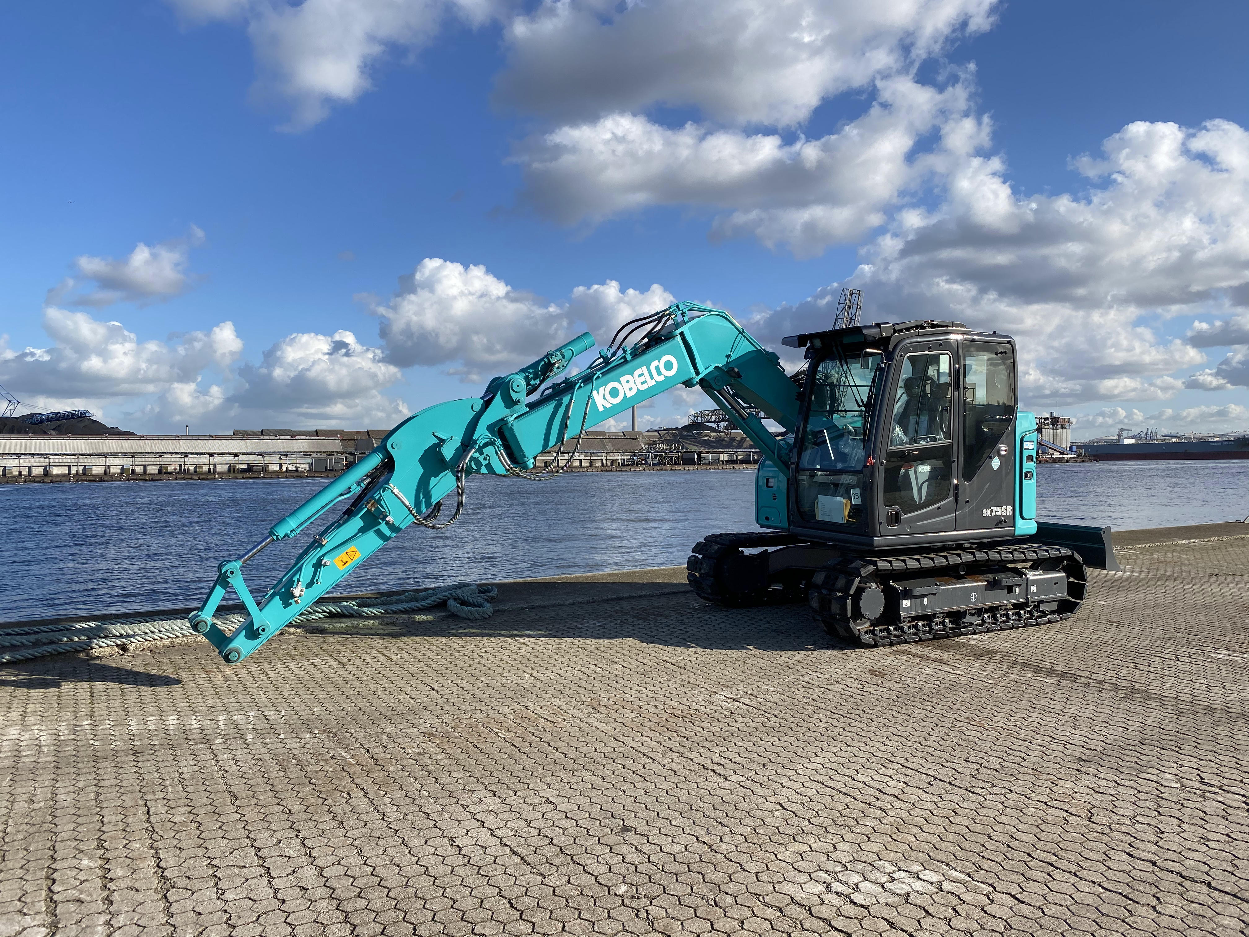 pelle kobelco SK75SR-SD